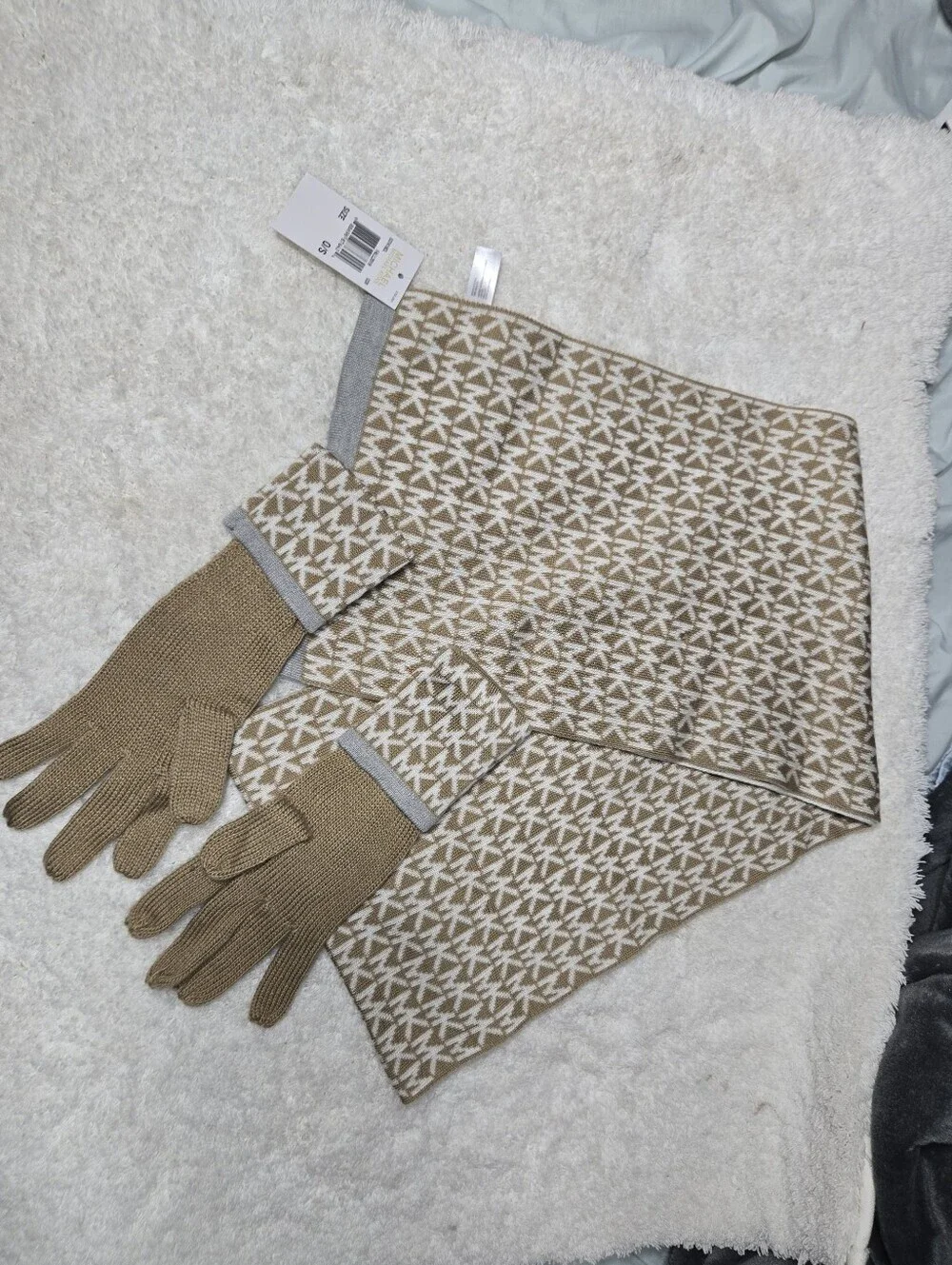 Michael Kors Scarf And Gloves Set NWT